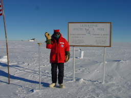 Michael with the Watec CCD camera at the South Pole sign (click to enlarge; 1.36 MB)