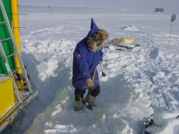 Andre shovelling snow in front of the AASTO (click to enlarge; 1.32 MB)